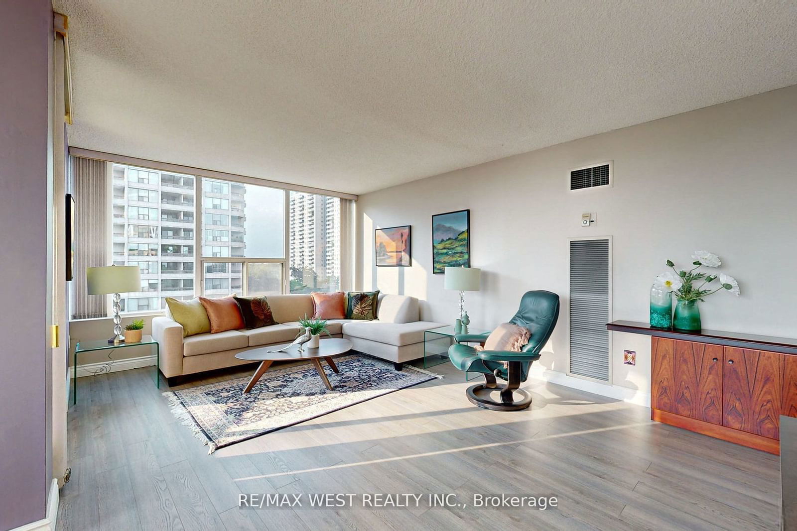 50 Quebec Ave, unit 708 for sale - image #7