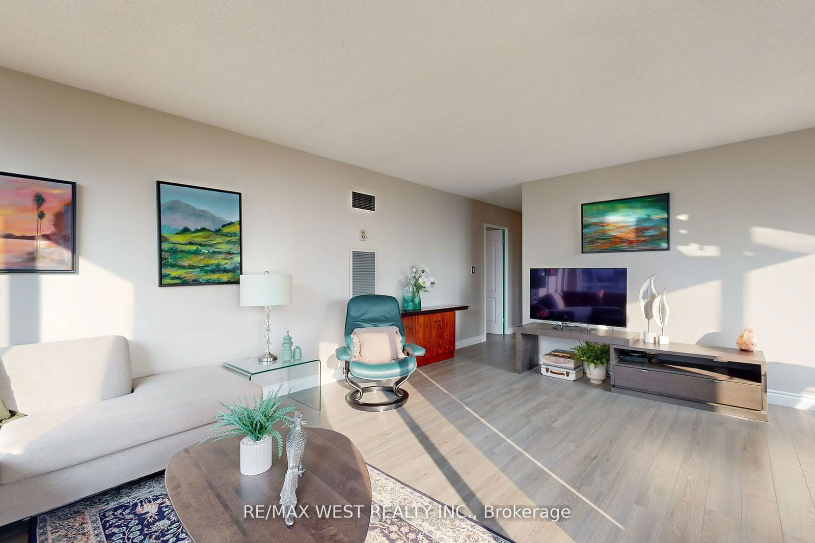 50 Quebec Ave, unit 708 for sale - image #9