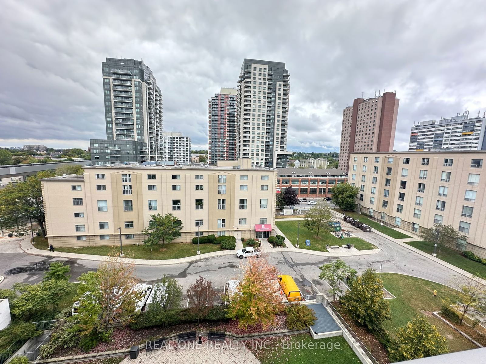 816 Lansdowne Ave, unit 706 for rent