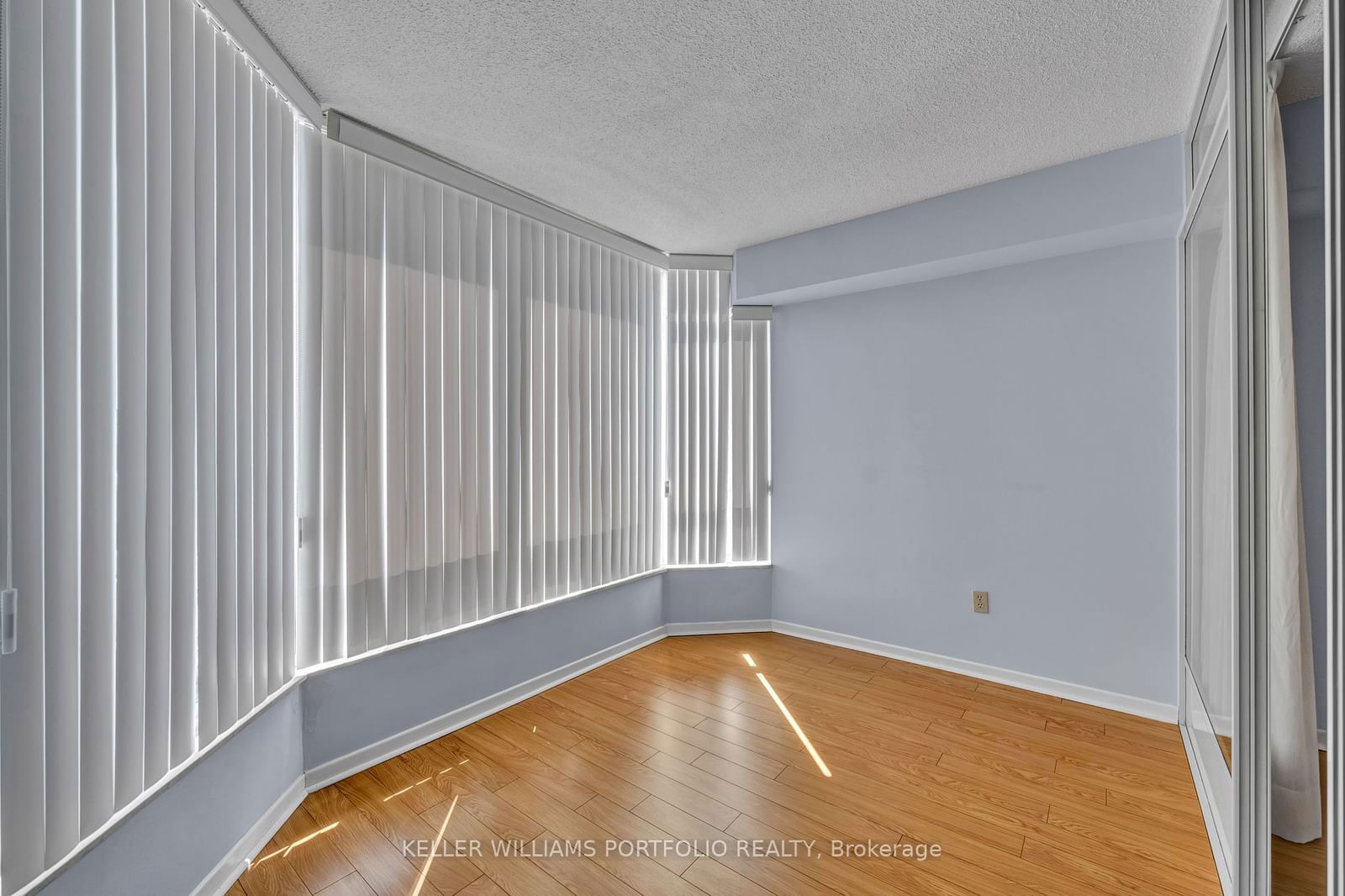 1320 Islington Ave, unit 1204 for sale