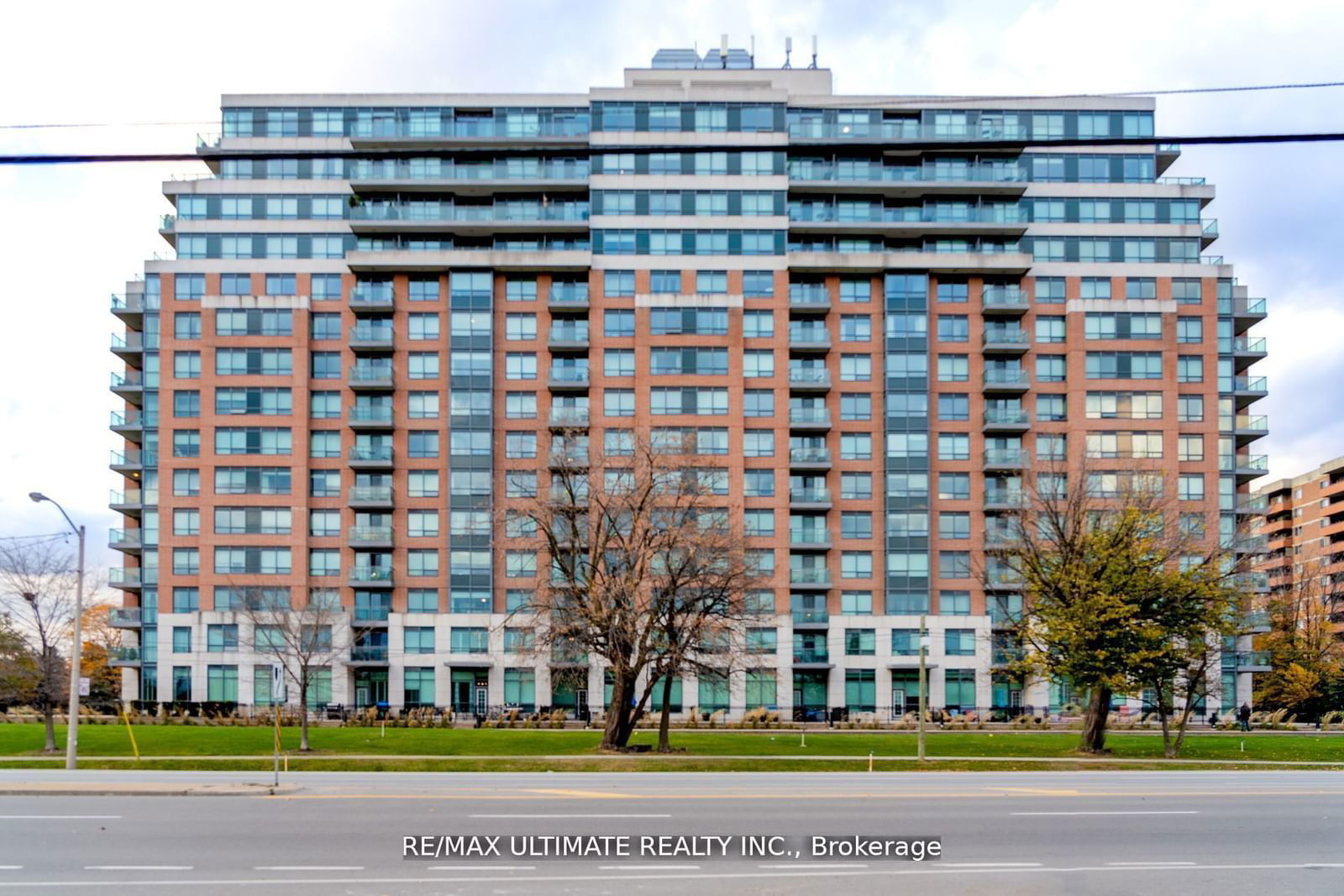 1403 Royal York Rd, unit 103 for sale - image #1