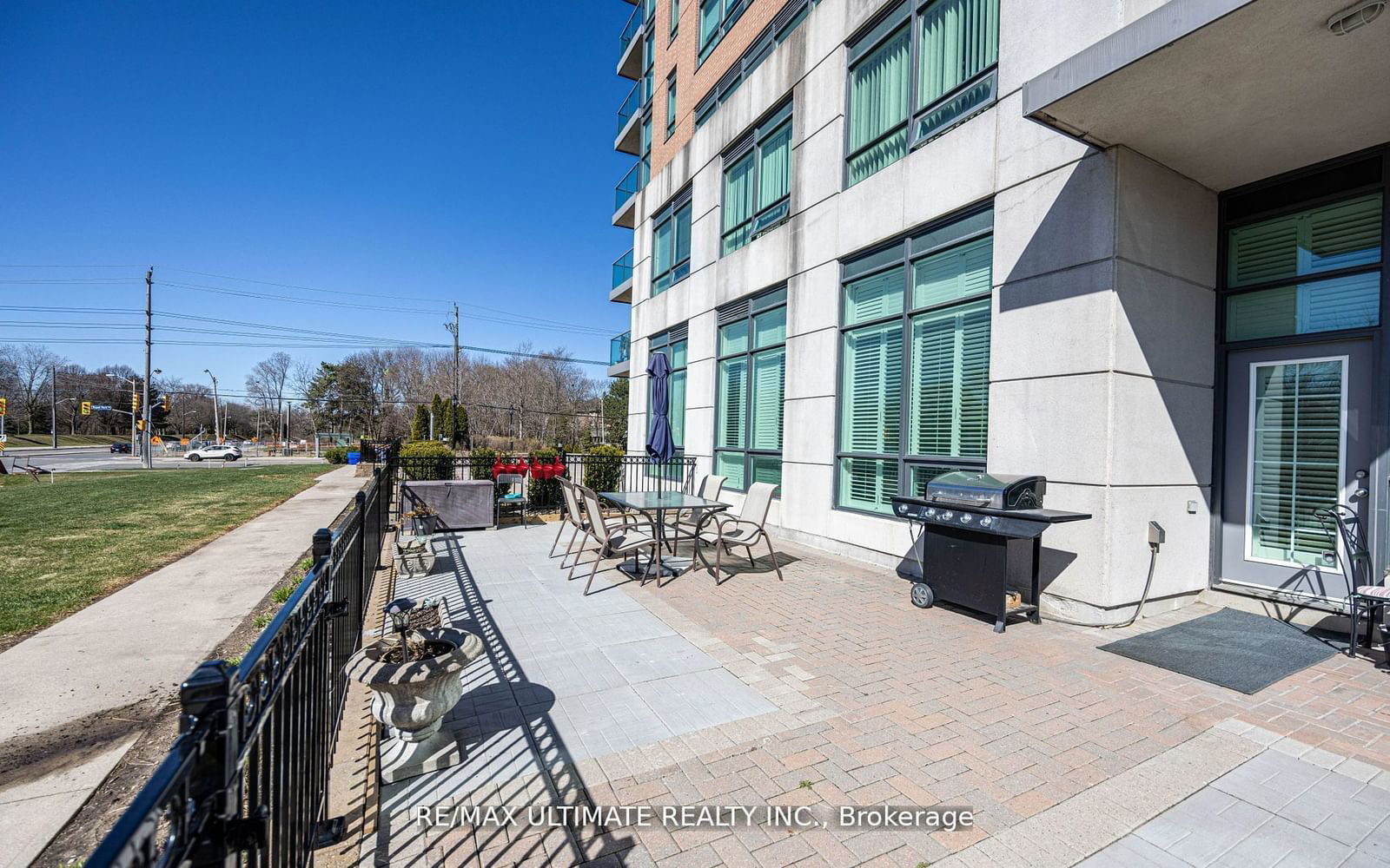 1403 Royal York Rd, unit 103 for sale - image #2