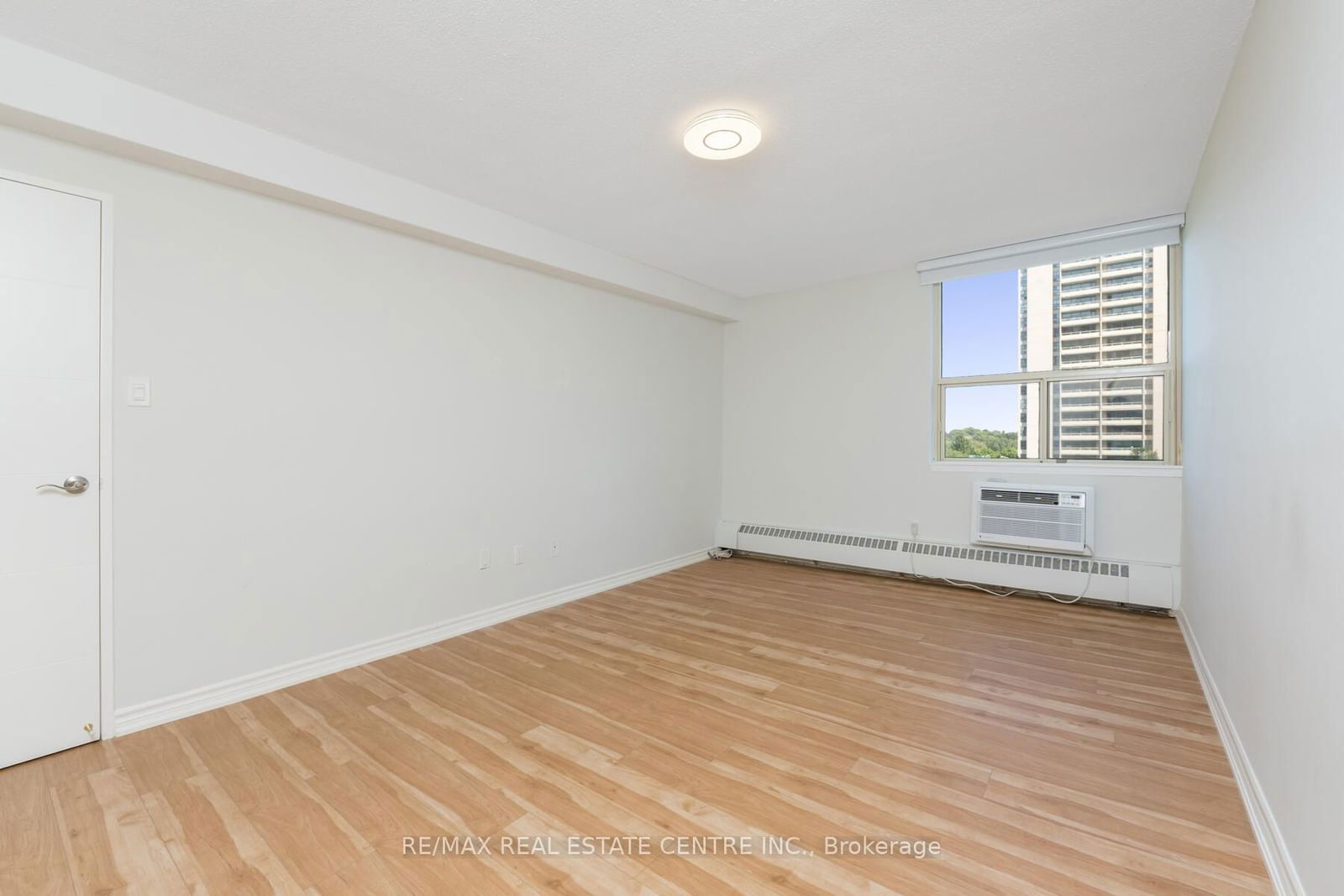 155 MARLEE Ave, unit 903 for sale - image #20