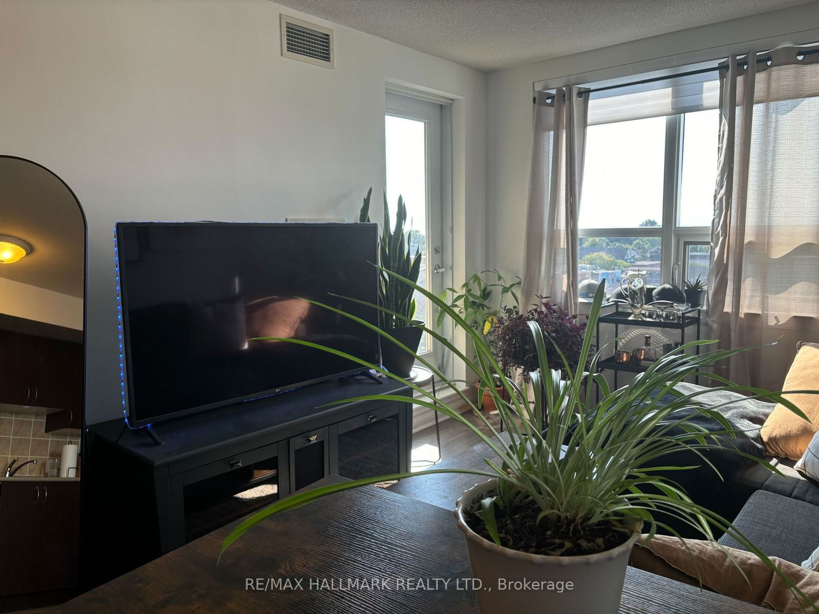 4 Elsinore Path, unit 706 for rent - image #5