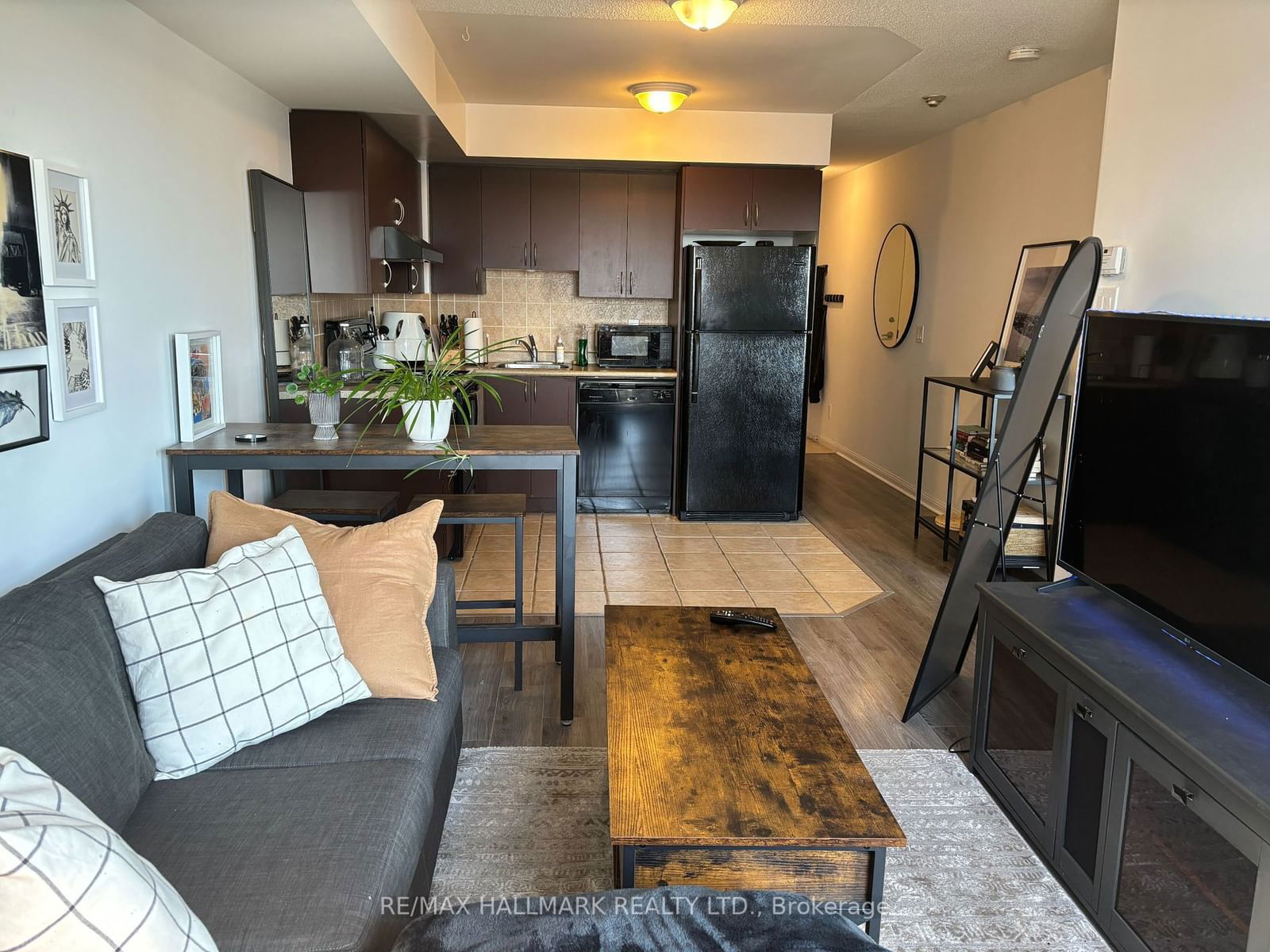 4 Elsinore Path, unit 706 for rent - image #6