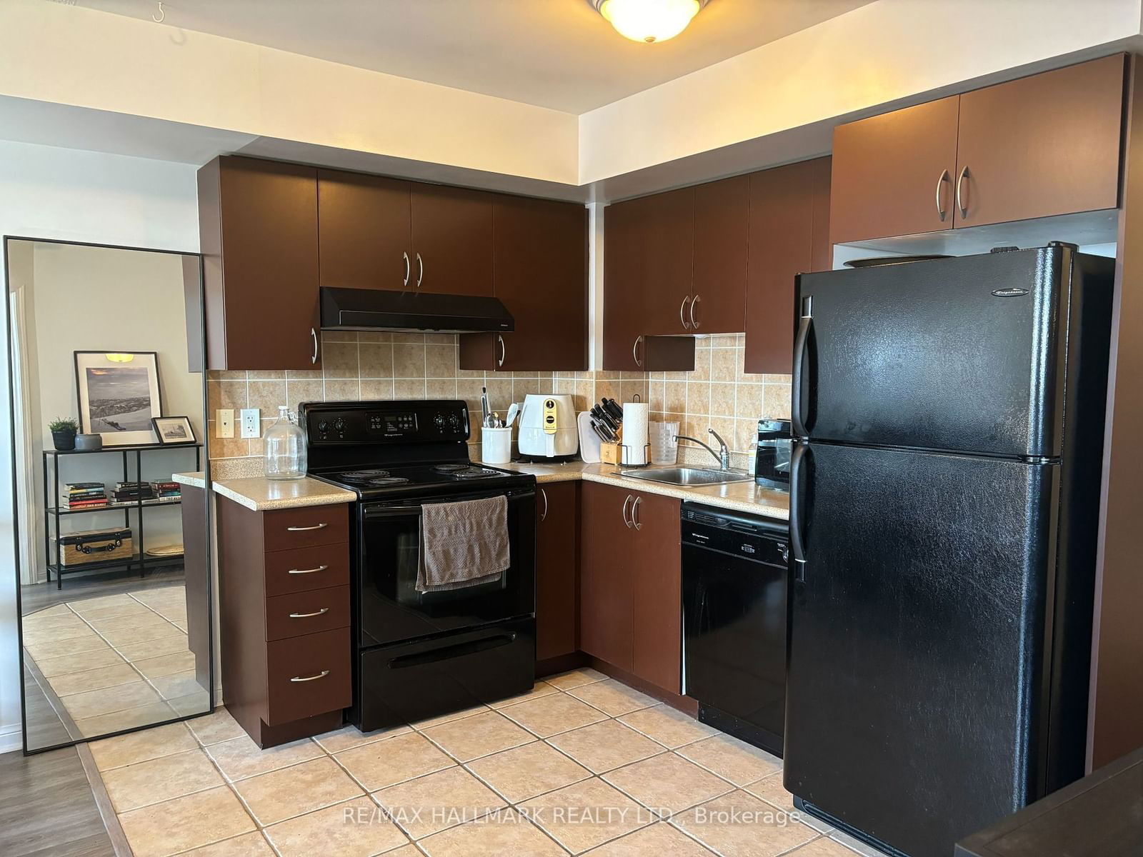 4 Elsinore Path, unit 706 for rent - image #7