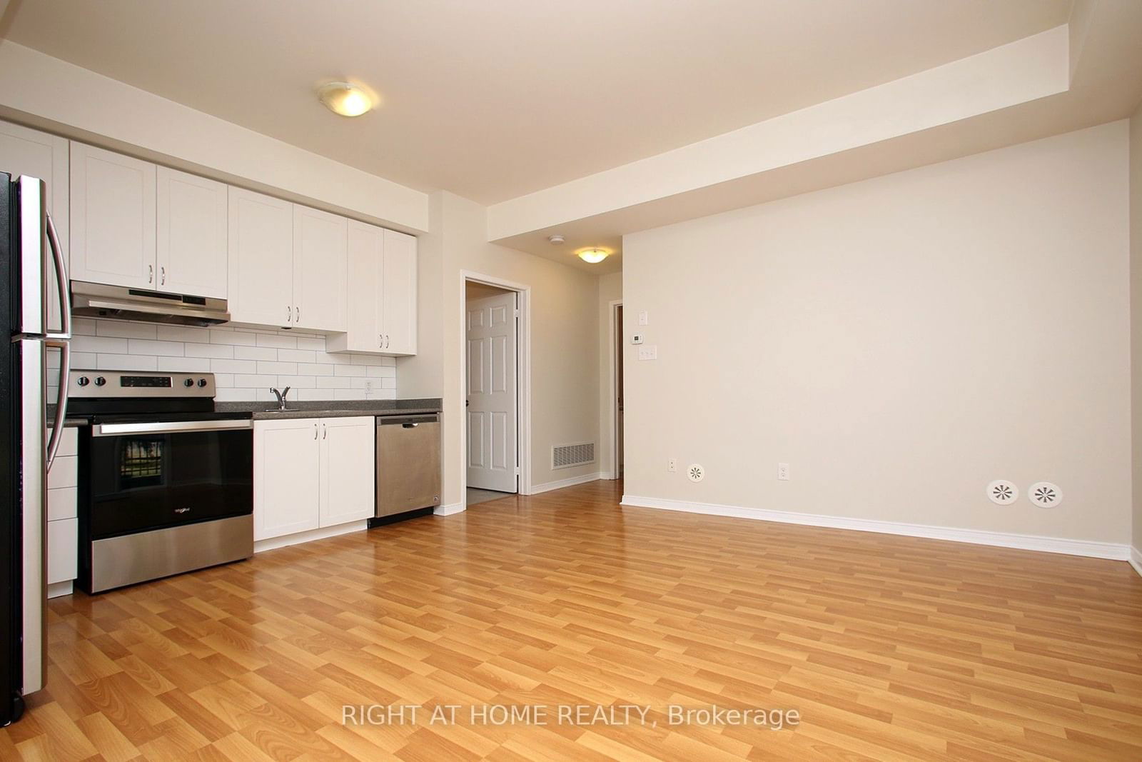 60 Fairwood Circ S, unit 35 for sale - image #5