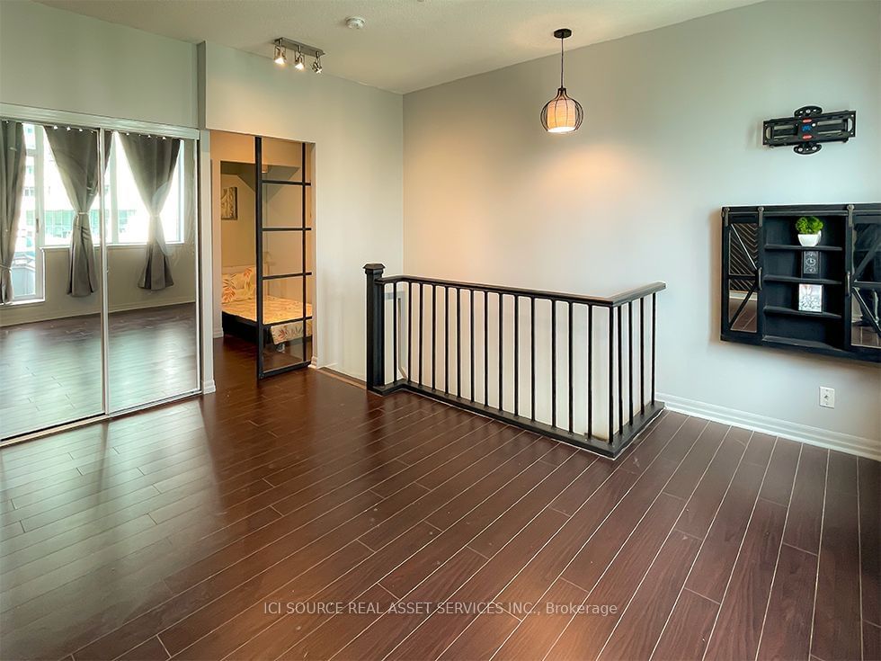 3939 Duke Of York Blvd, unit 915 for rent - image #10