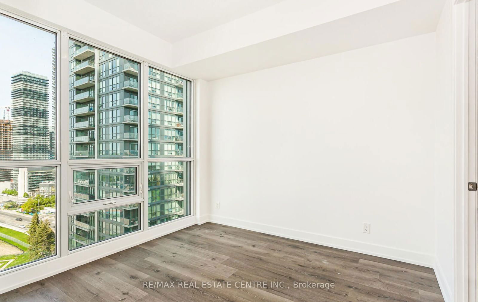 2212 Lakeshore Blvd W, unit 2208 for rent - image #15