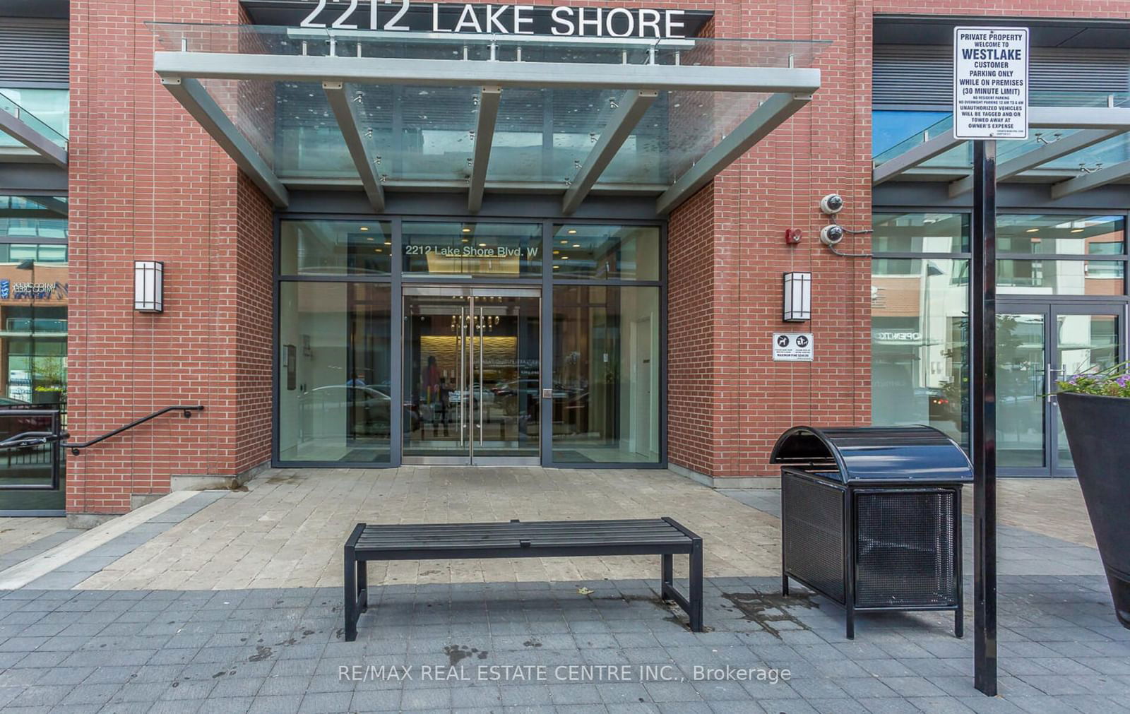 2212 Lakeshore Blvd W, unit 2208 for rent - image #2