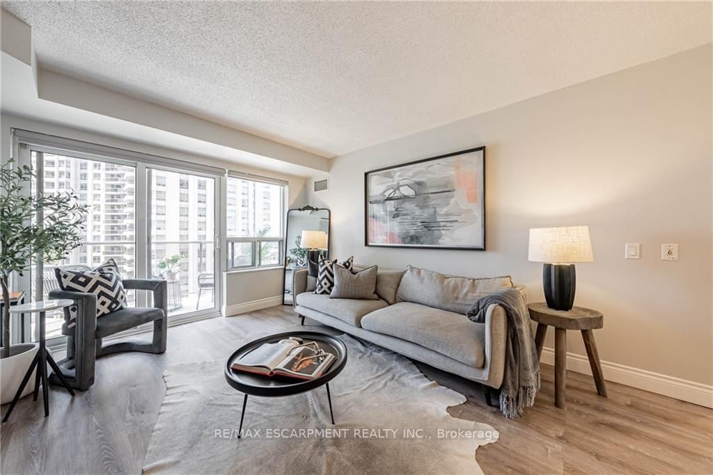 25 KINGSBRIDGE GARDEN Circ, unit 1021 for sale - image #14