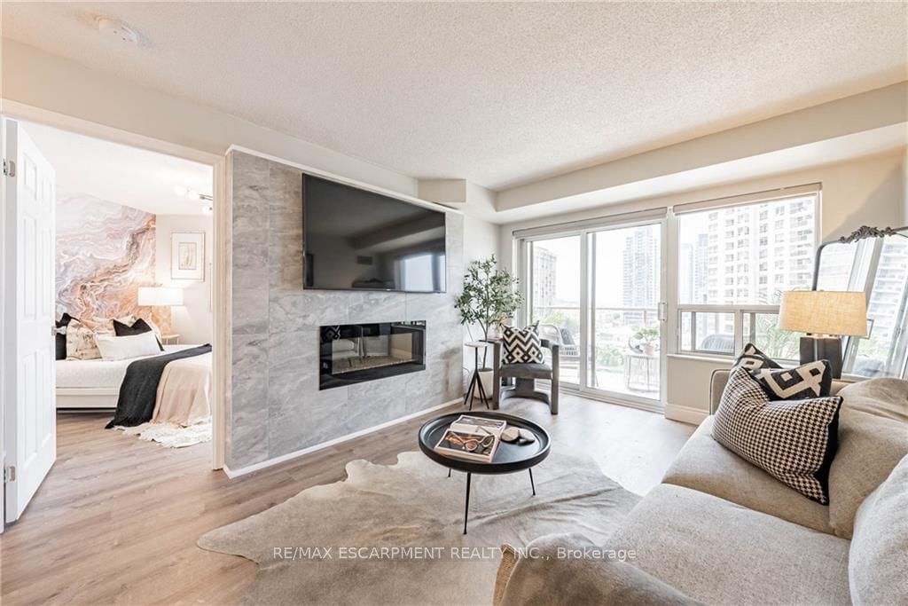 25 KINGSBRIDGE GARDEN Circ, unit 1021 for sale - image #15