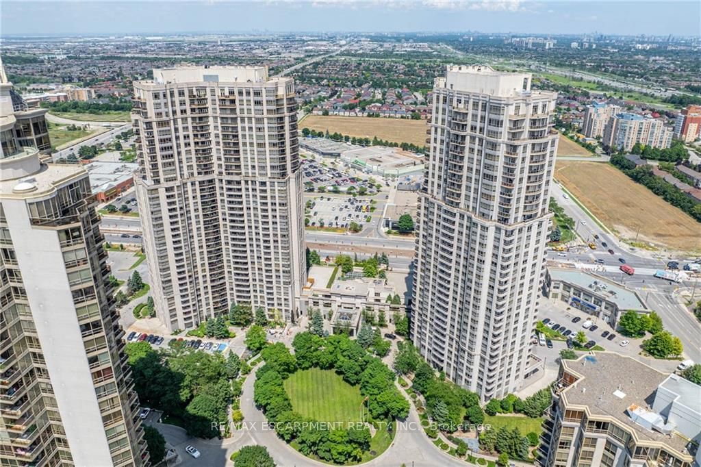 25 KINGSBRIDGE GARDEN Circ, unit 1021 for sale - image #2