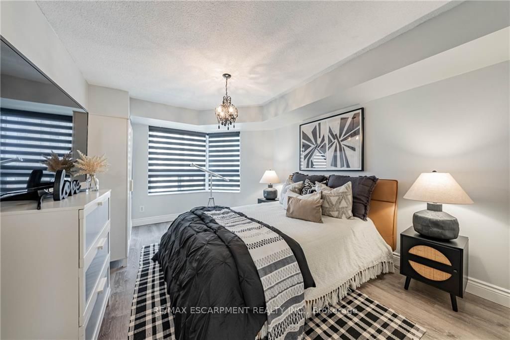 25 KINGSBRIDGE GARDEN Circ, unit 1021 for sale