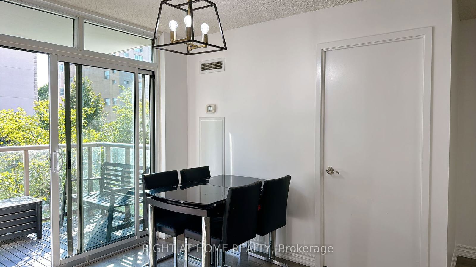 816 Lansdowne Ave, unit 106 for sale - image #15