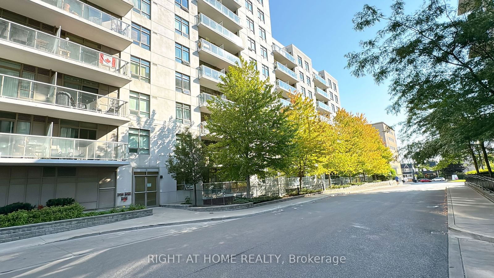 816 Lansdowne Ave, unit 106 for sale - image #2