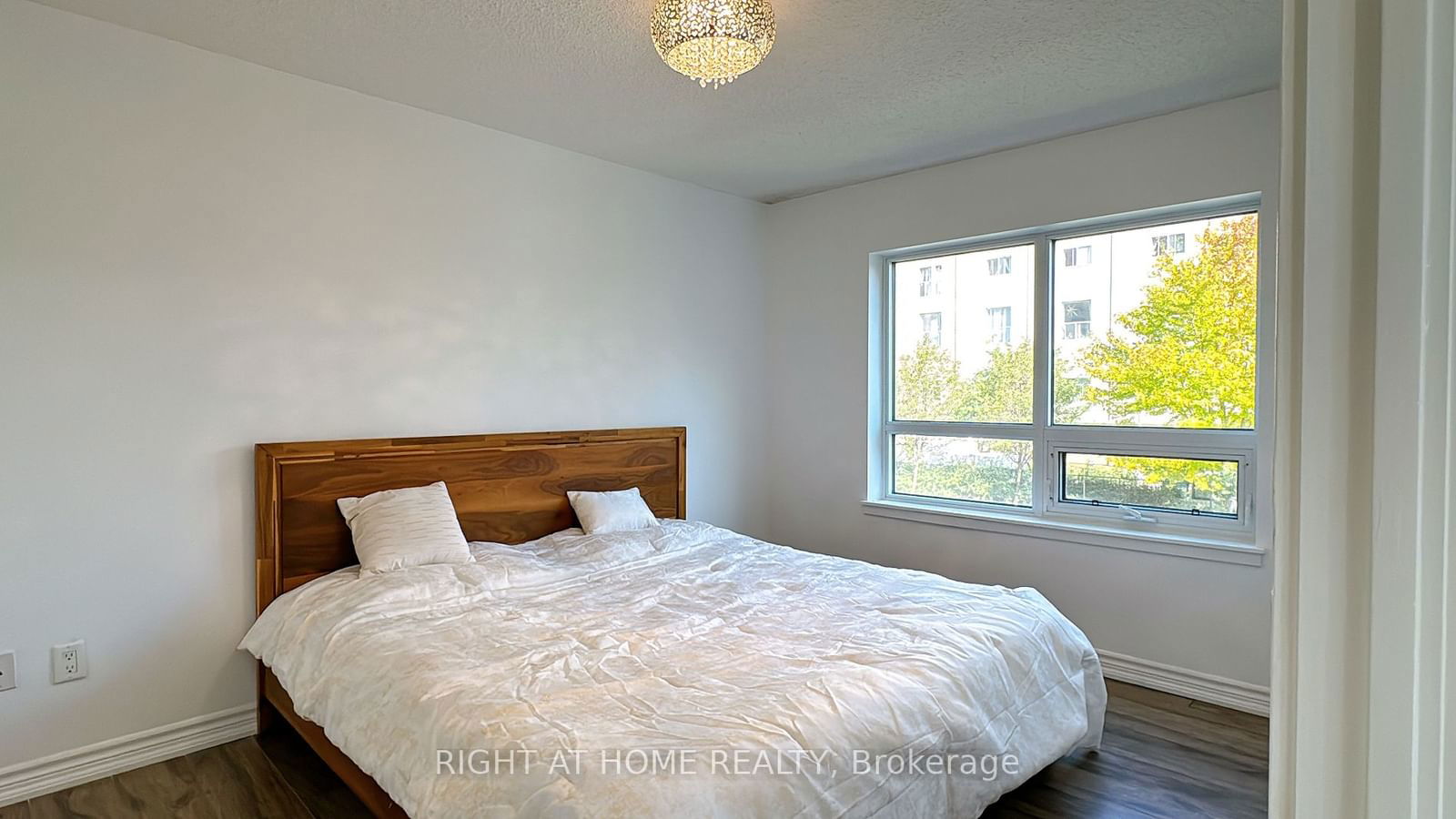 816 Lansdowne Ave, unit 106 for sale - image #22