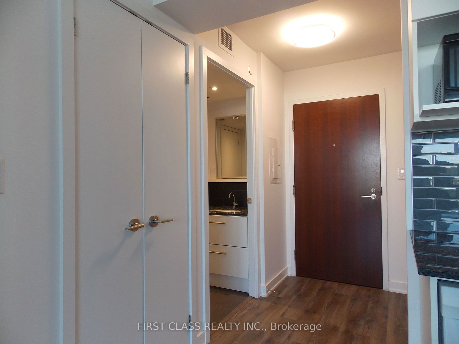 160 Flemington Rd, unit 808 for rent - image #8