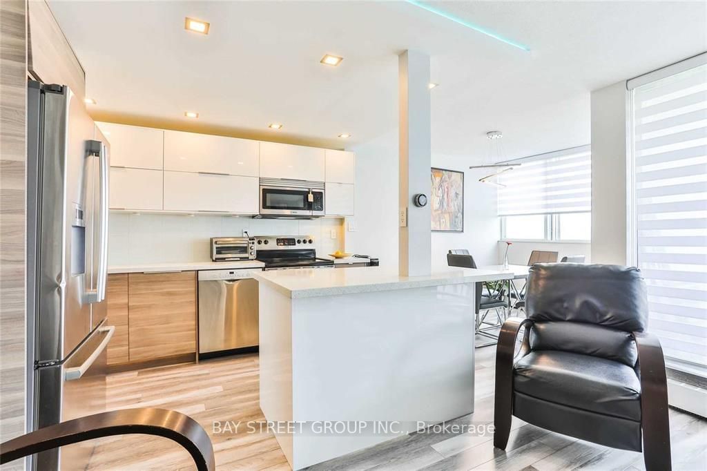 530 Lolita Gdns, unit 1201 for rent - image #8