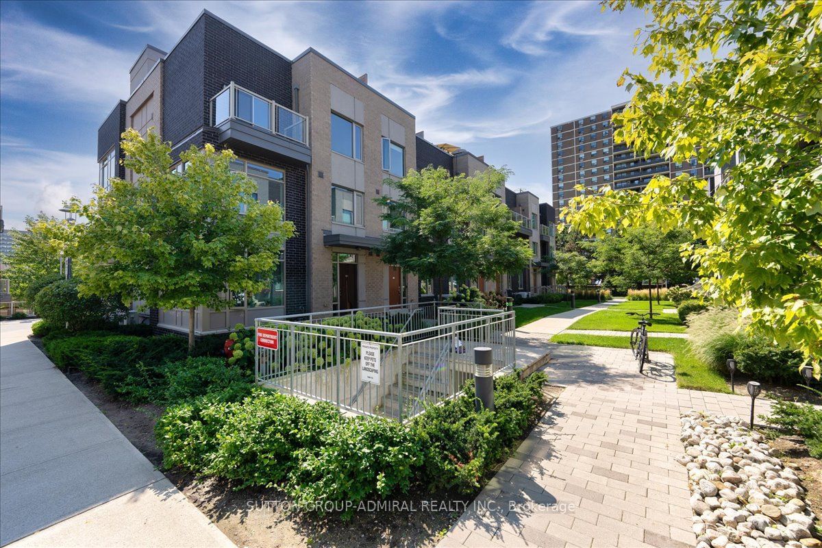 12 Applewood Lane, unit 8 for sale - image #2