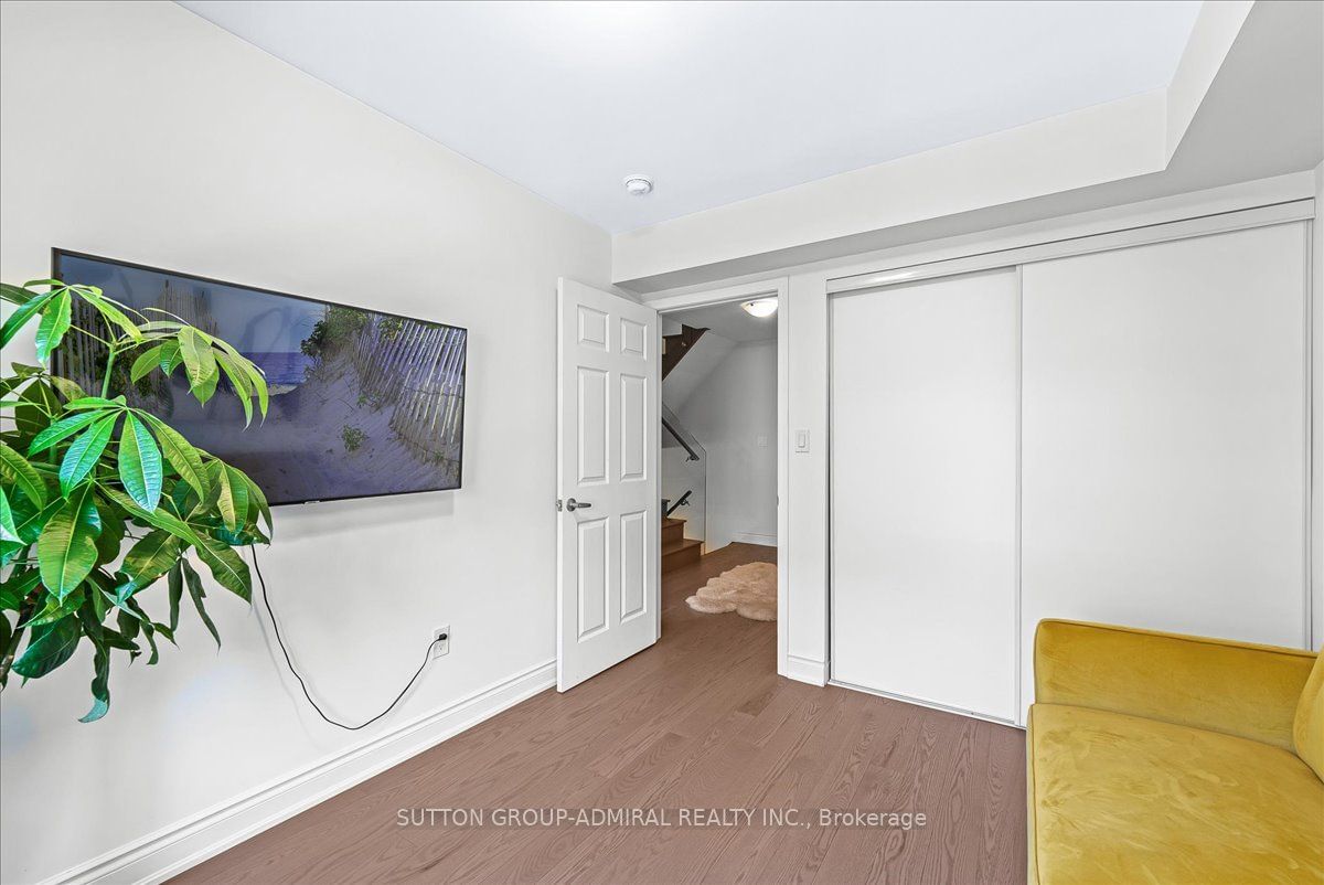 12 Applewood Lane, unit 8 for sale - image #25