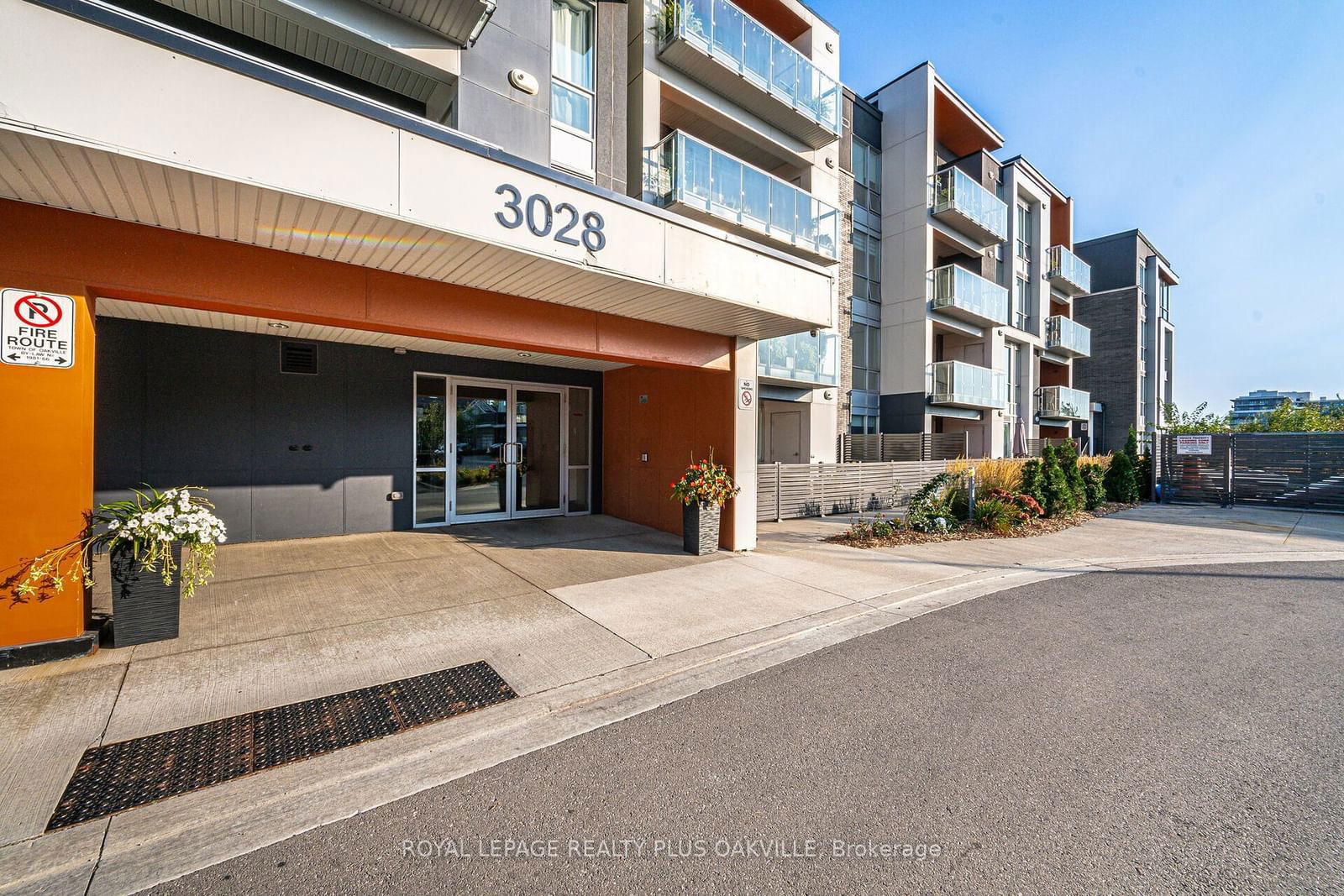 3028 Creekshore Common, unit 314 for sale - image #2