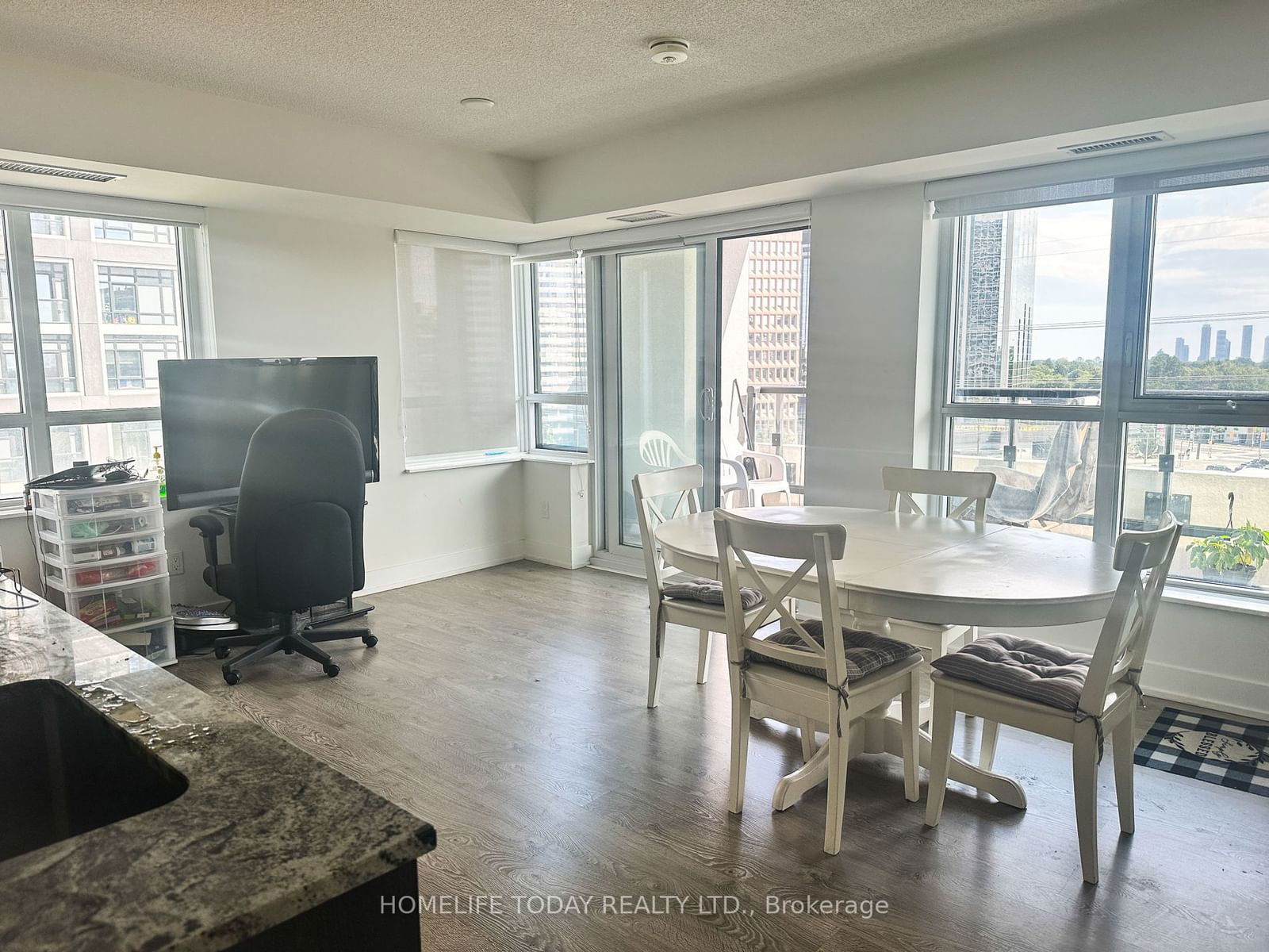 9 Mabelle Ave, unit 722 for rent - image #2