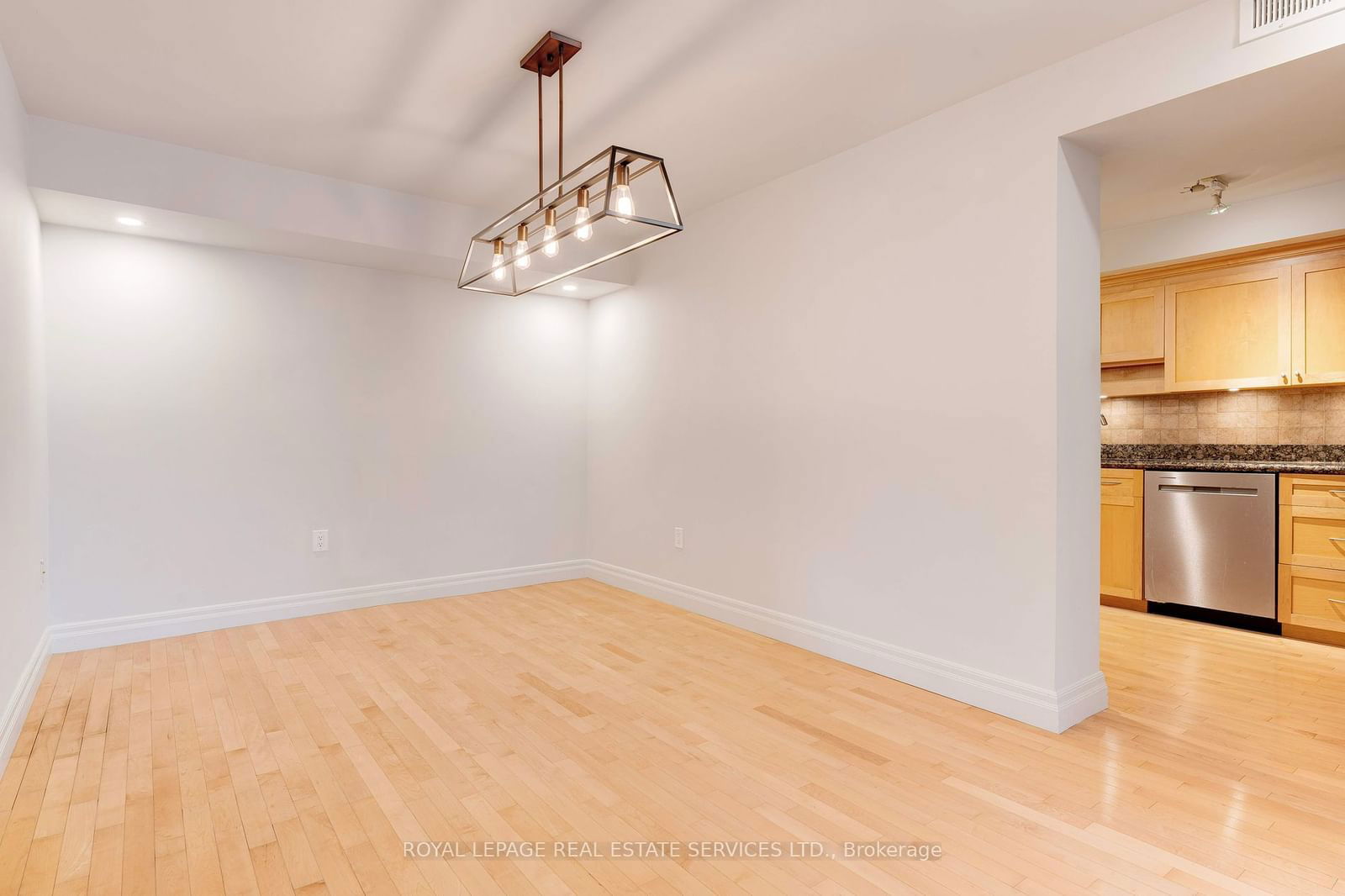 185 Robinson St, unit TH6 for sale - image #12