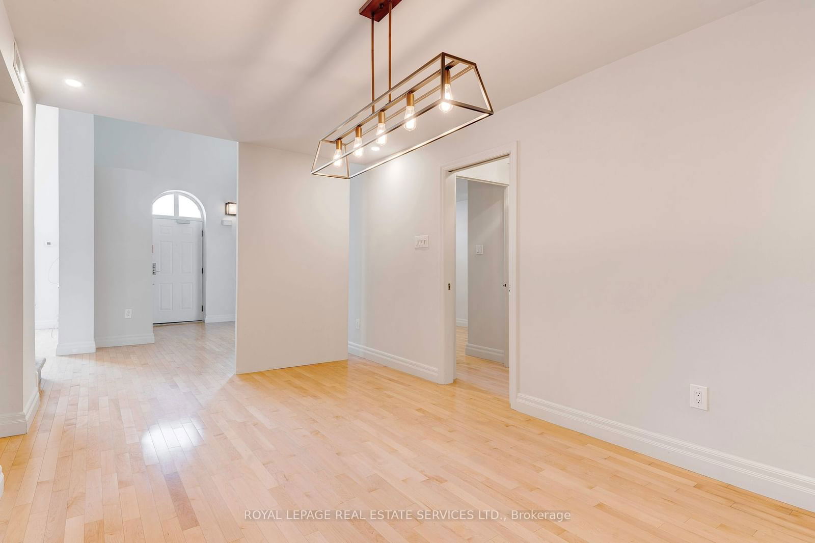 185 Robinson St, unit TH6 for sale