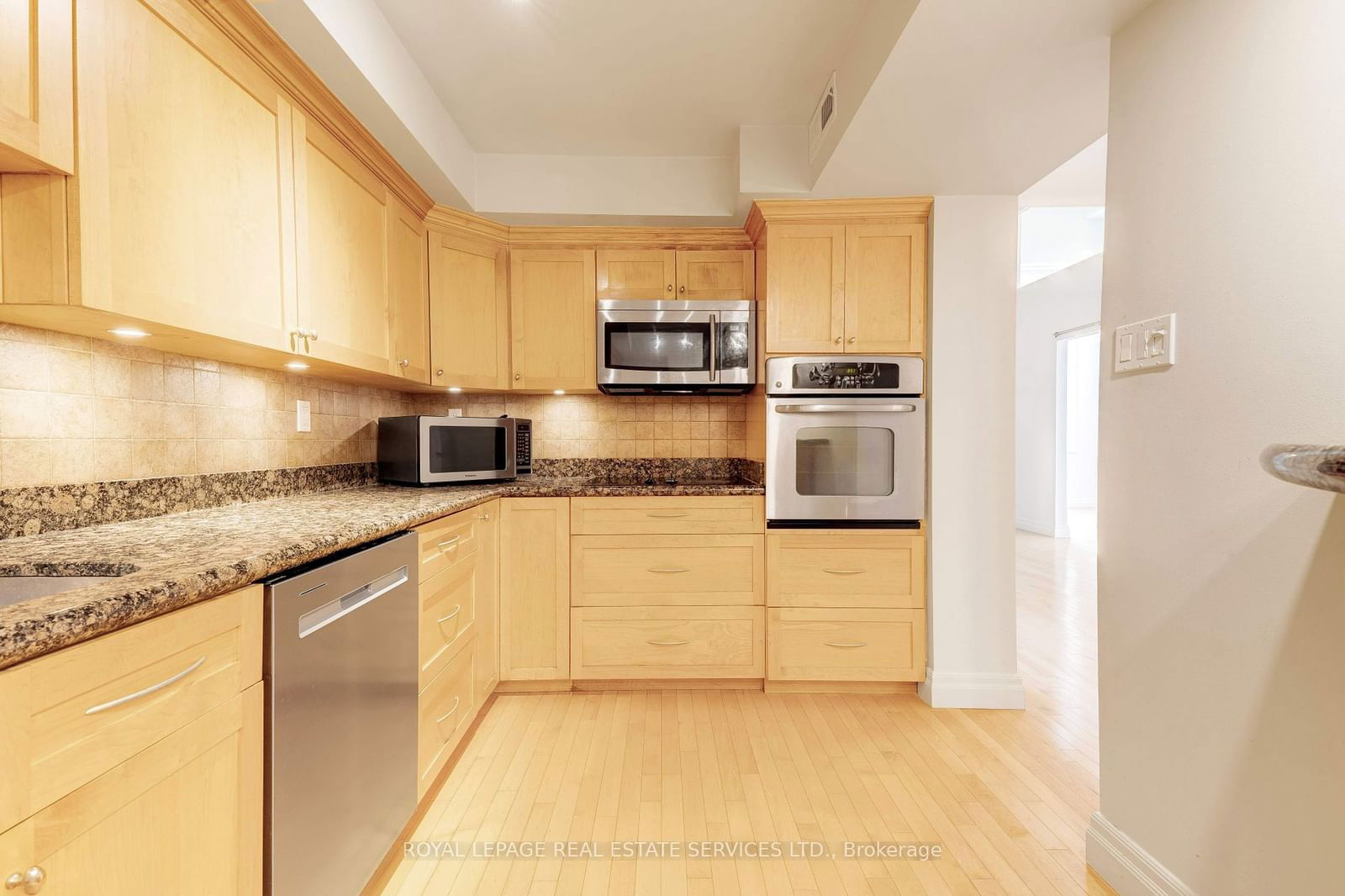 185 Robinson St, unit TH6 for sale - image #17