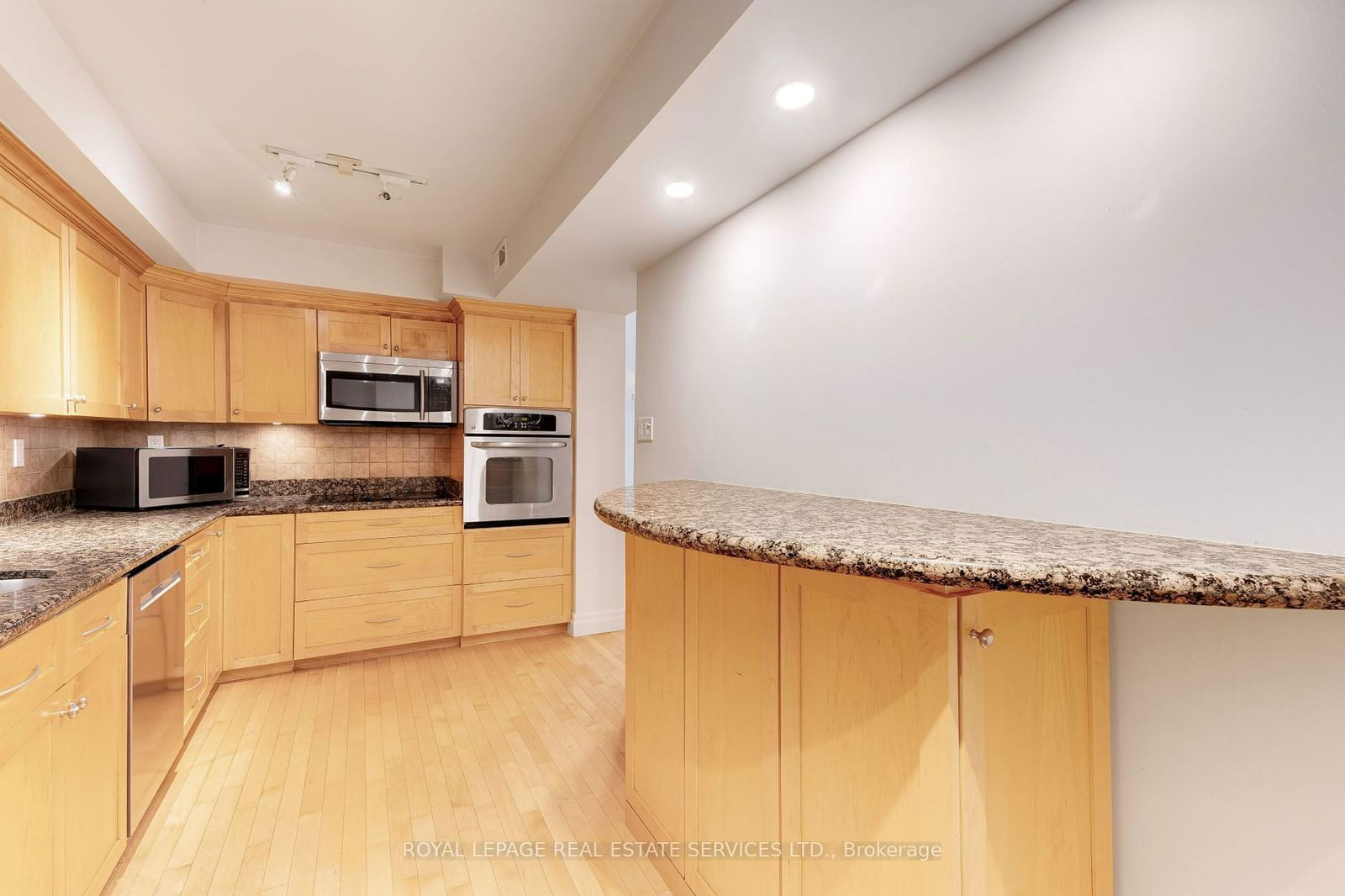 185 Robinson St, unit TH6 for sale - image #19