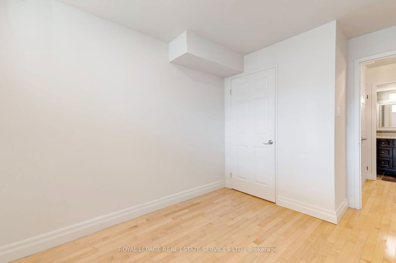 185 Robinson St, unit TH6 for sale - image #22