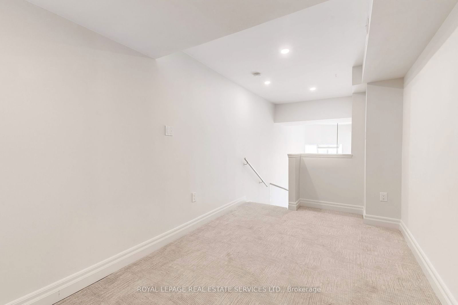 185 Robinson St, unit TH6 for sale - image #26