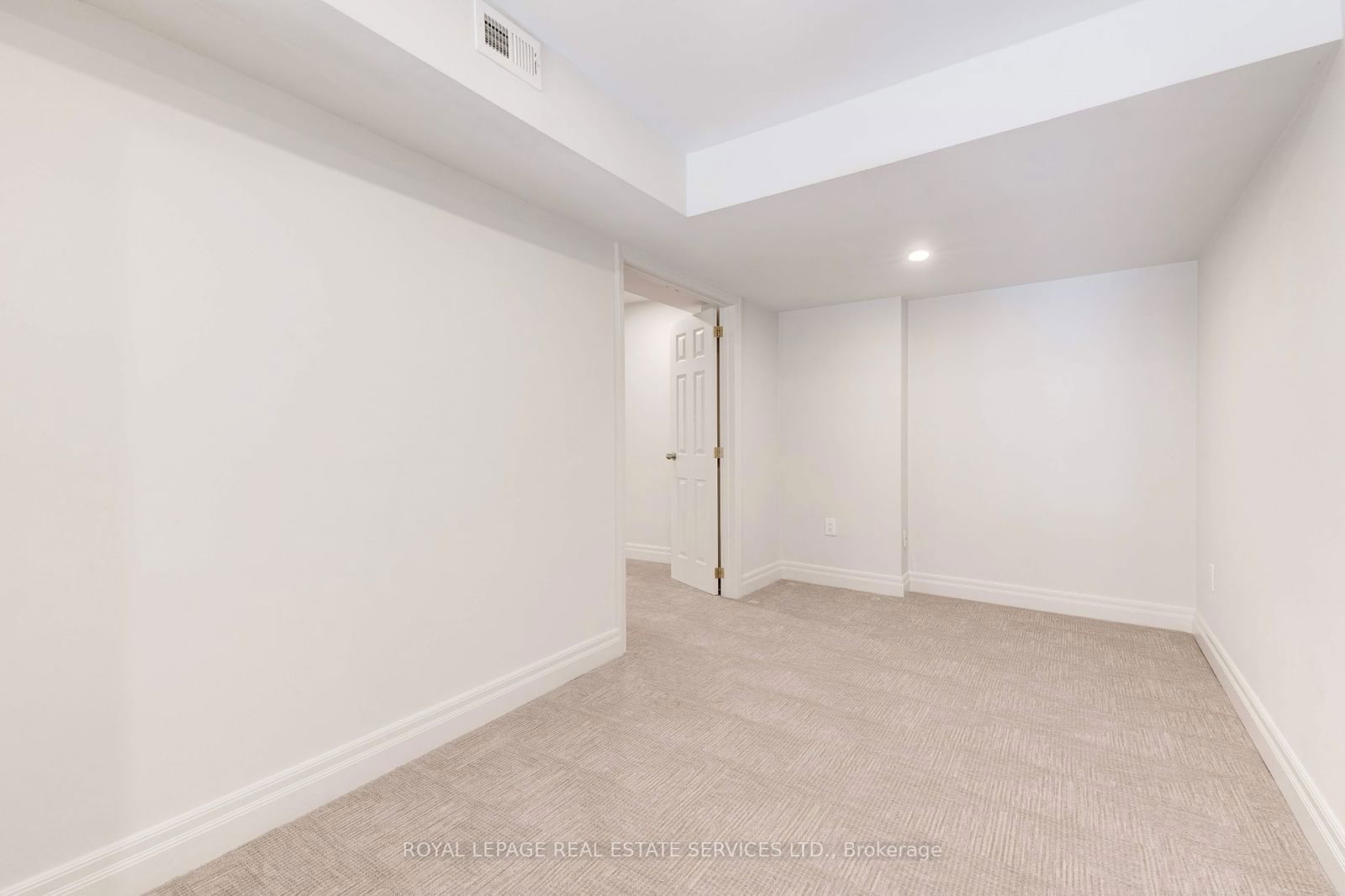 185 Robinson St, unit TH6 for sale - image #28