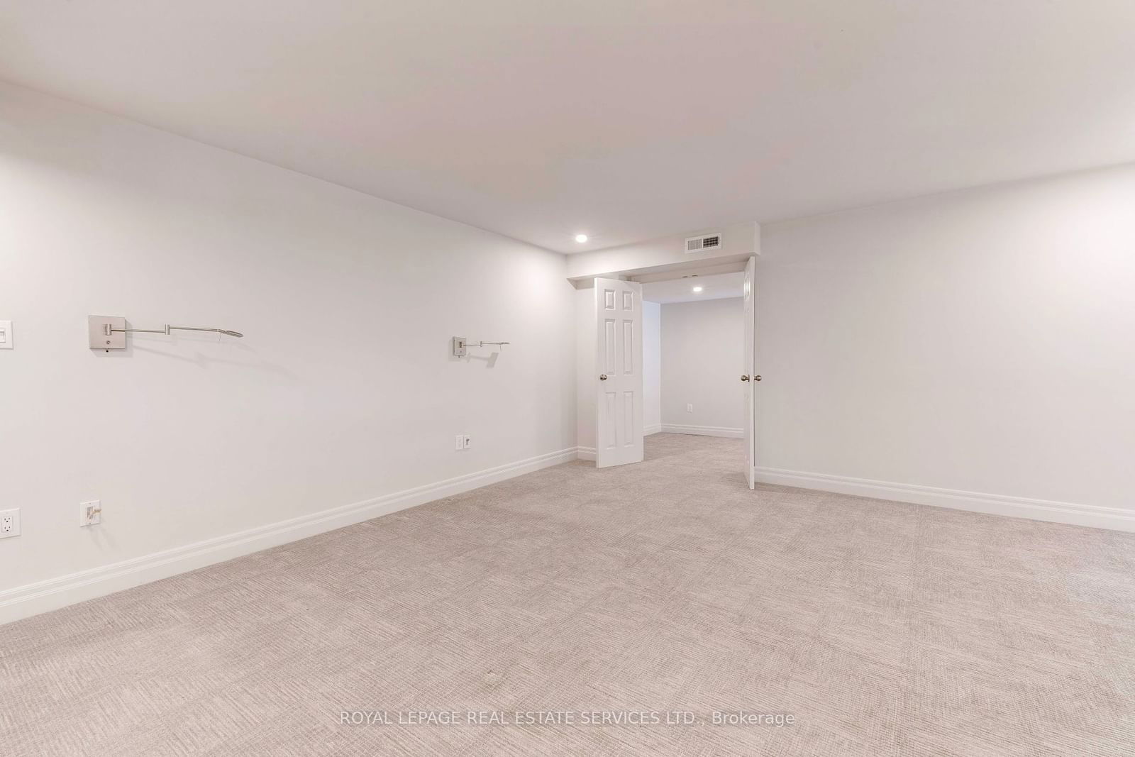 185 Robinson St, unit TH6 for sale - image #33