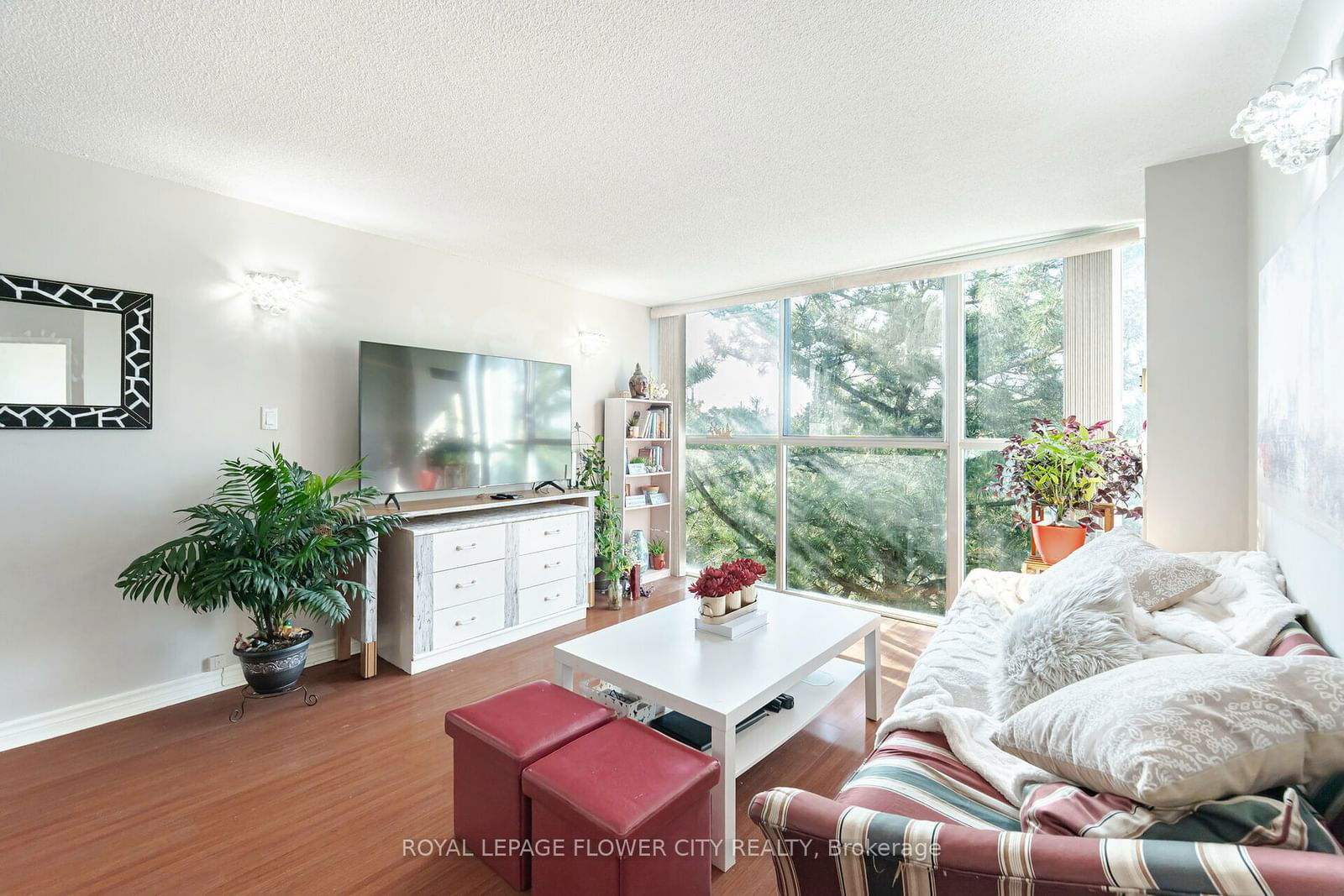 25 Trailwood Dr, unit 304 for sale