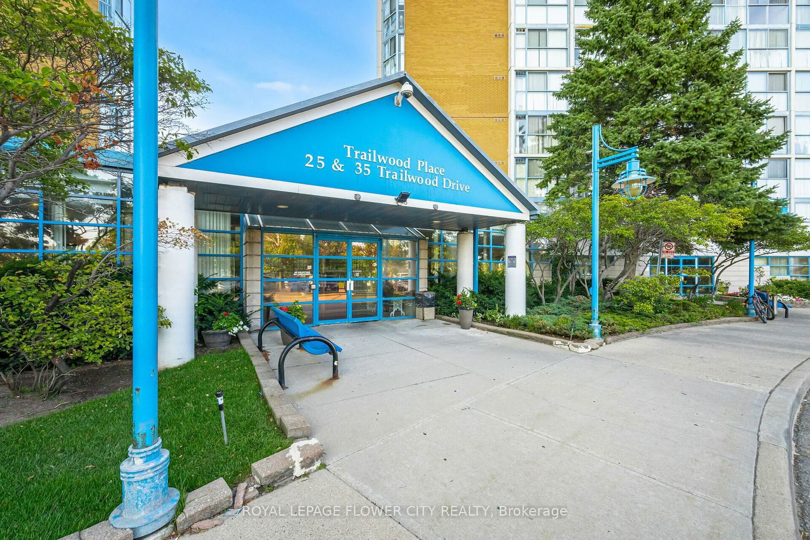 25 Trailwood Dr, unit 304 for sale