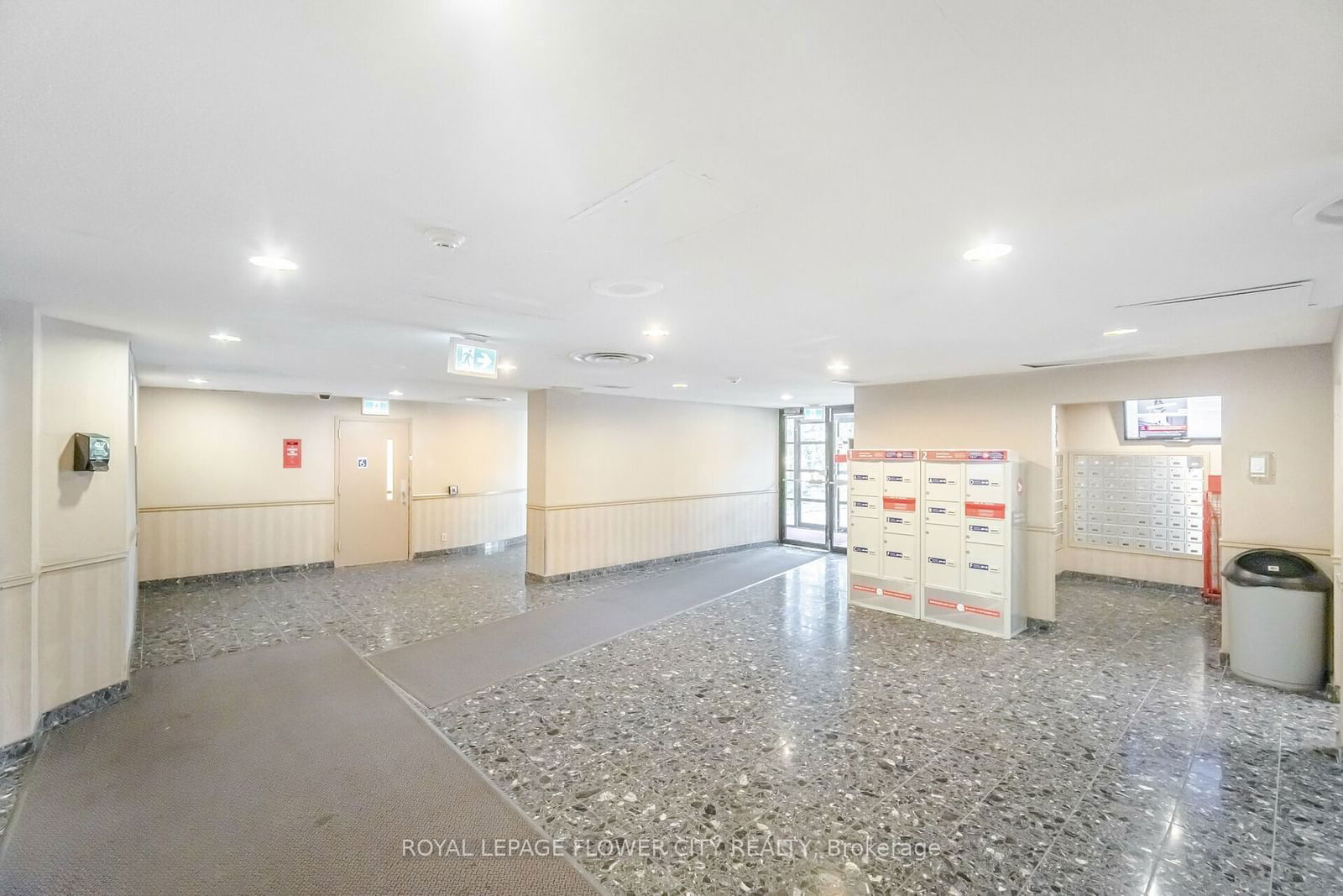 25 Trailwood Dr, unit 304 for sale - image #25