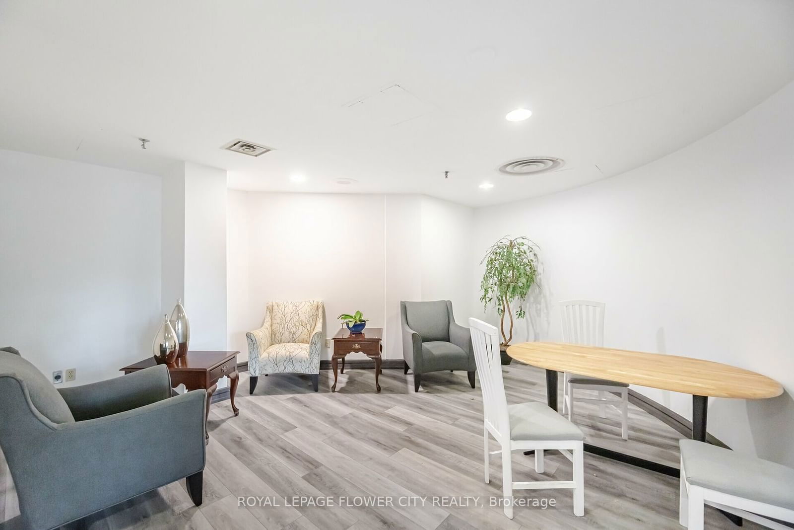 25 Trailwood Dr, unit 304 for sale - image #32