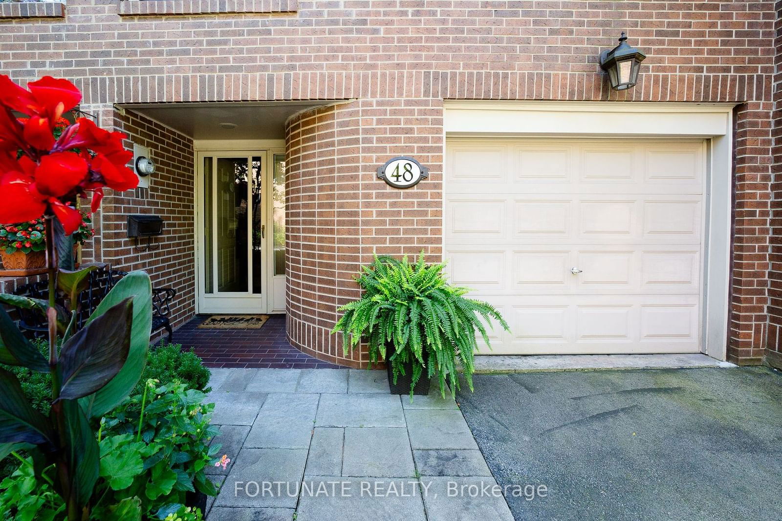 1250 Marlborough Crt, unit 48 for sale - image #1