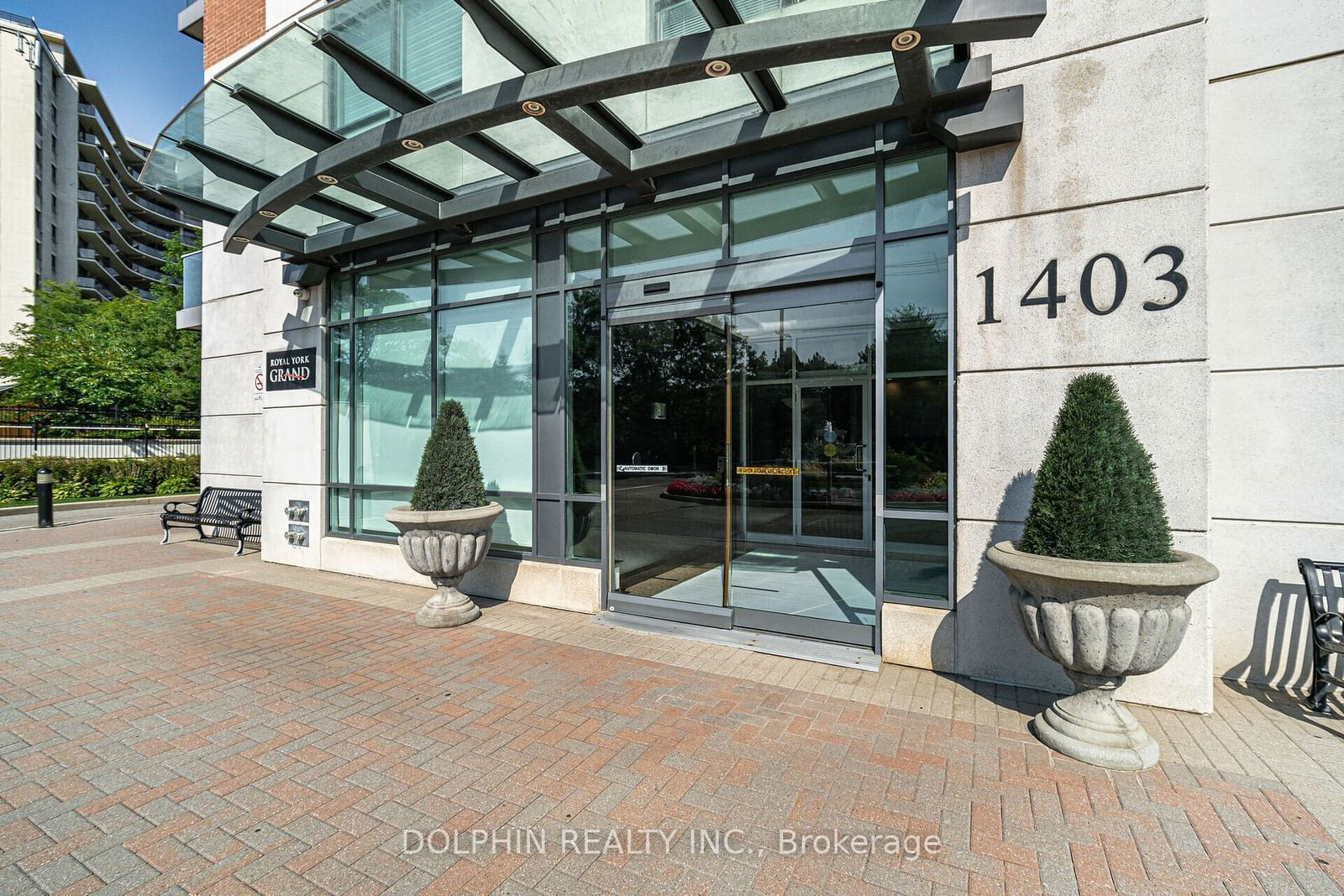 1403 Royal York Rd, unit 715 for sale - image #2