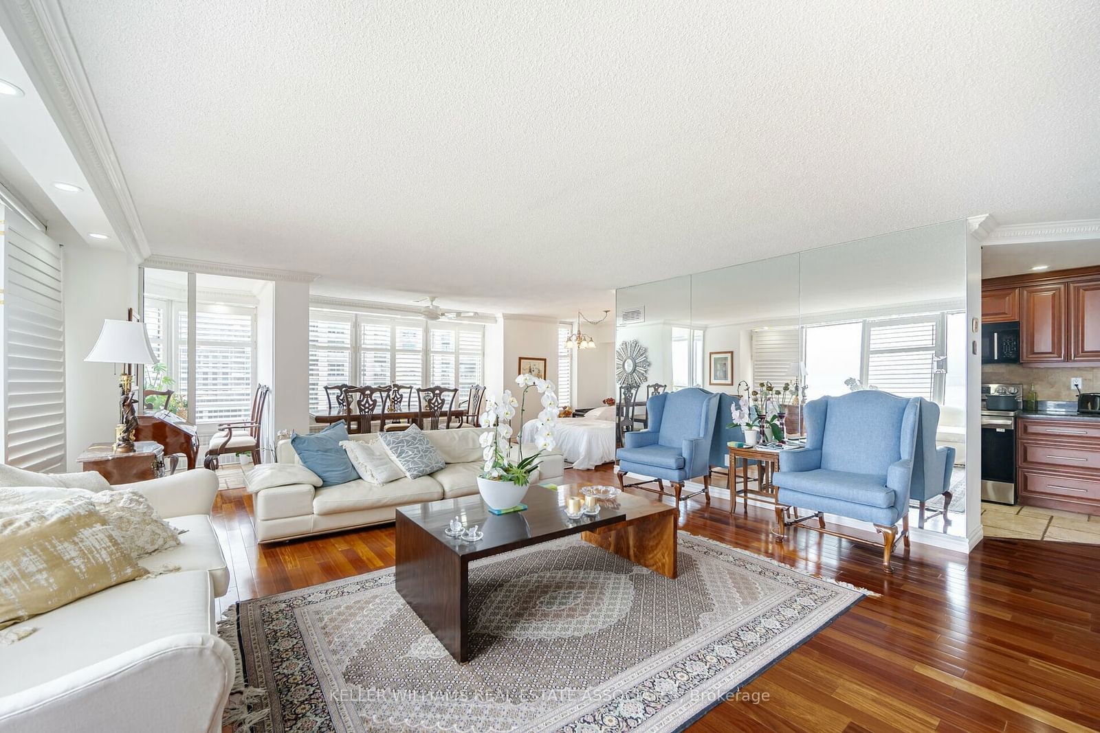 2045 Lake Shore Blvd, unit 806 for sale - image #1