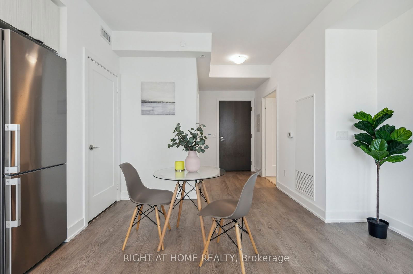 5 Mabelle Ave, unit 1030 for sale - image #4