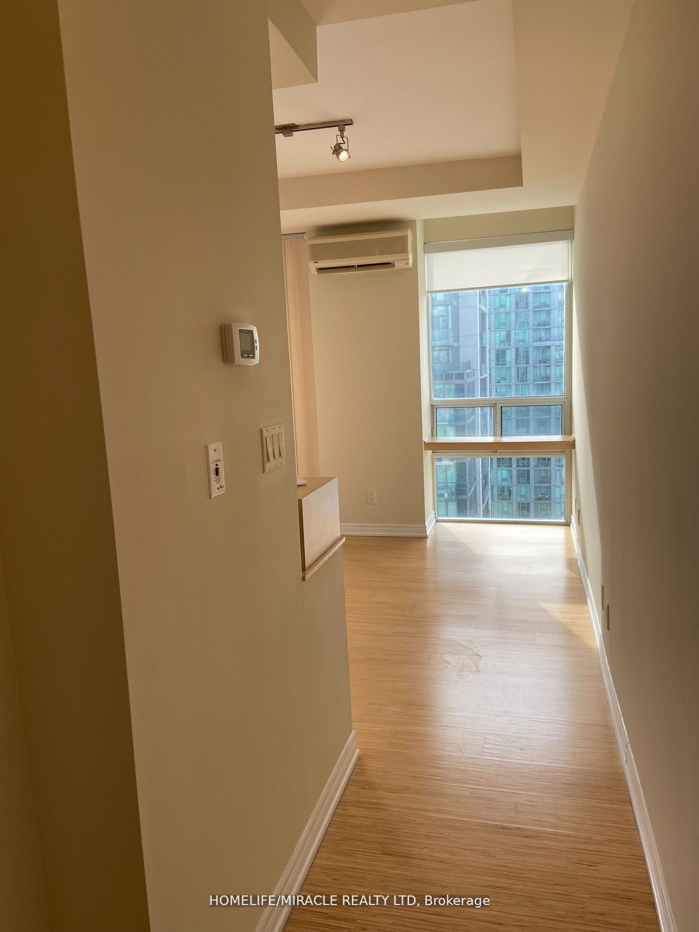 3504 Hurontario St, unit 3305 for rent - image #6