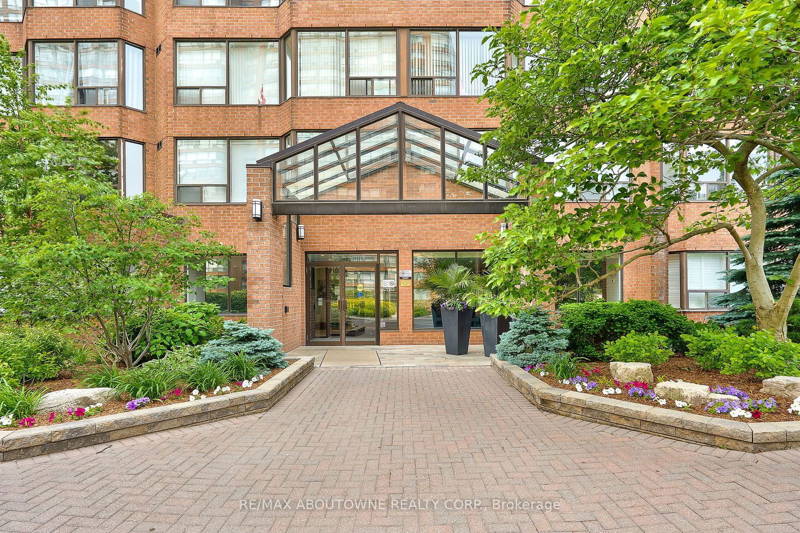 1270 Maple Crossing Blvd, unit 603 for sale - image #3