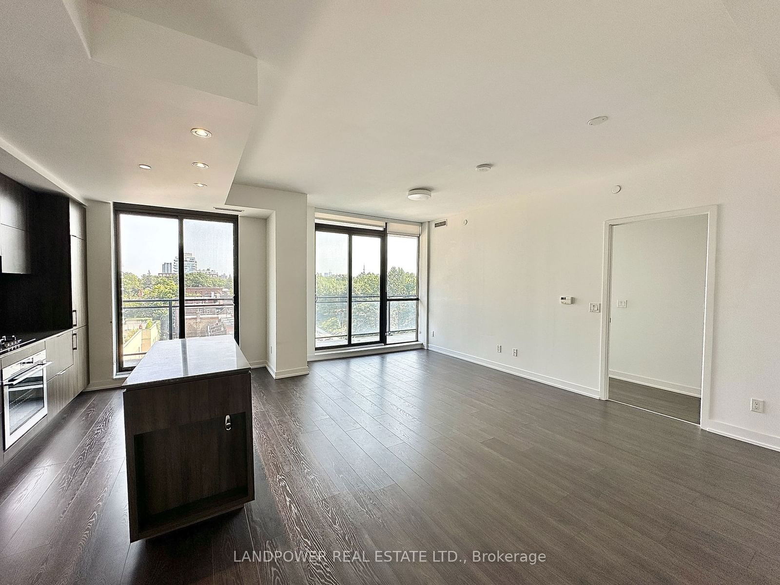 1990 Bloor St W, unit 806 for sale - image #2