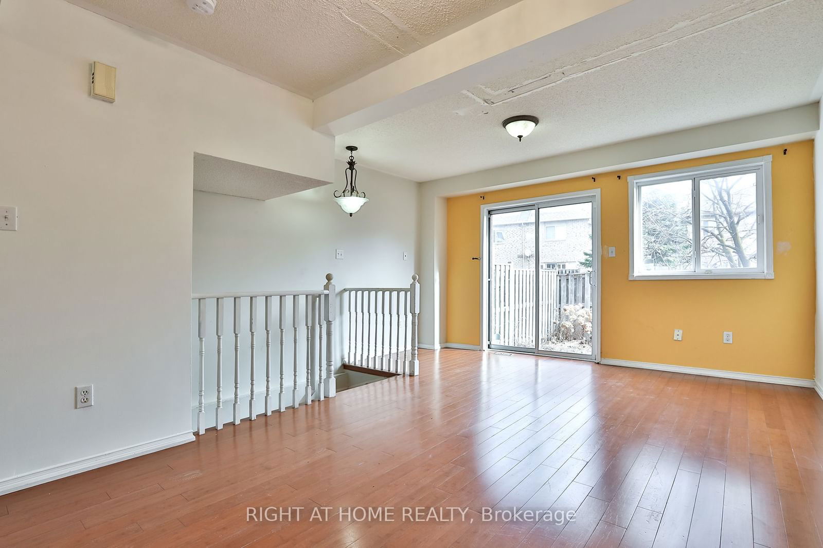 39 Spadina Rd, unit 39 for sale - image #3