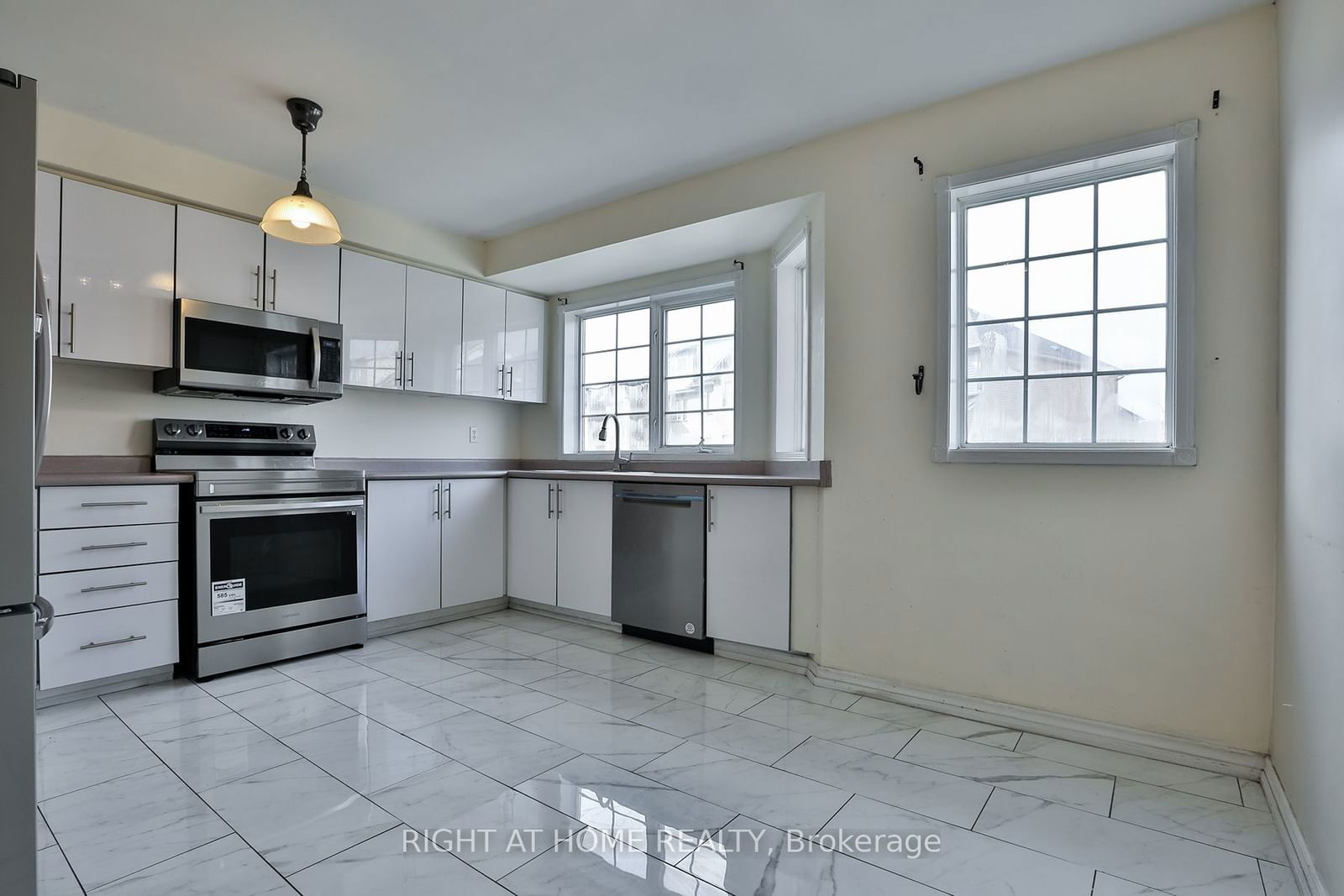 39 Spadina Rd, unit 39 for sale - image #4