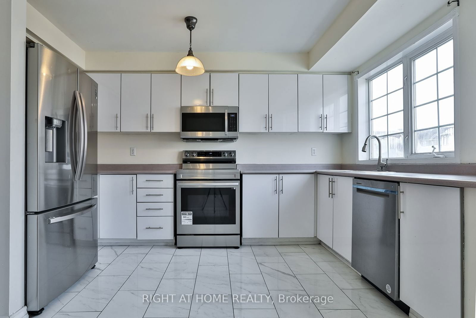 39 Spadina Rd, unit 39 for sale - image #5