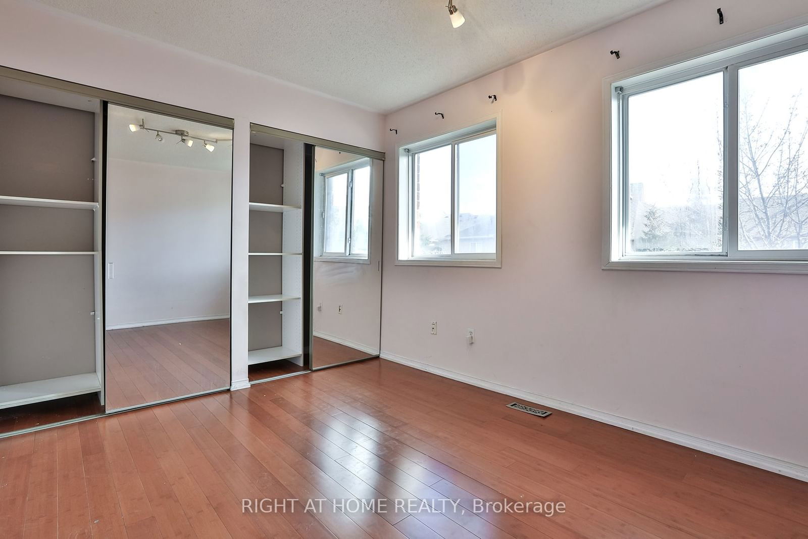 39 Spadina Rd, unit 39 for sale - image #7